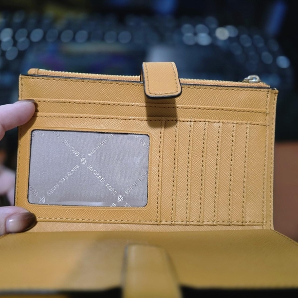 Michael Kors Jet Set Travel Wristlet - Picture 4 of 7